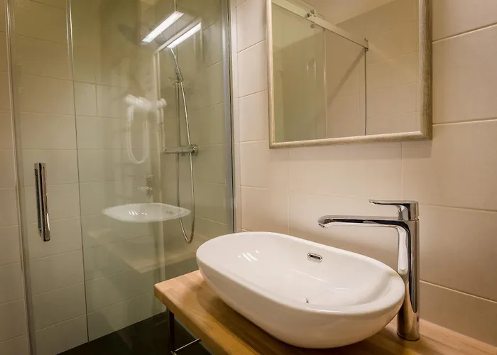 Apple - Self Check-in - Free Parking *