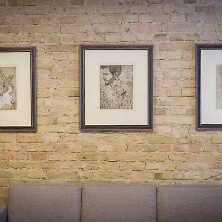 Apple - Self Check-in - Free Parking Apartment