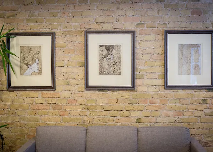 Apple - Self Check-in - Free Parking Apartment